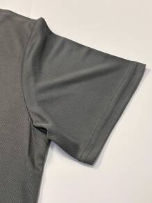 Manfinity RSRT Camiseta casual de unicolor de manga corta con cuello en V para hombres, verano - Gris Oscuro - Ver 3