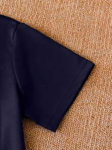 2 件套男童休闲日常运动宽松圆领短袖纯色 T 恤，带英文字母图案和松紧腰宽松裤，返校装