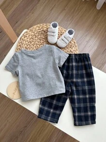 SHEIN 2pcs/Set Dozemod Kids Baby Boy Plaid Pattern Pocket Tee & Plaid Shorts Comfy Casual Pajama Set - Grey - View 2
