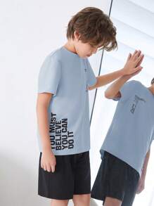 SHEIN 2 件套青少年男孩休闲字母图案短袖 T 恤和短裤睡衣休闲套装，夏季 - 淺藍色 - 查看 4
