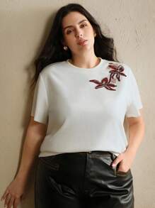 Anewsta Camiseta Casual e Elegante com Pesado Bordado e Contraste de Cor Decote Redondo de Manga Curta Solta para Mulheres Plus Size