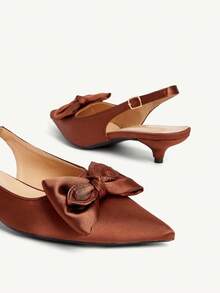 CUCCOO CHICEST Sandales à talons hauts en satin blanc à bout pointu avec nœud papillon, design romantique et élégant à talon bas. Convient pour les rendez-vous, le thé de l'après-midi, les courses en été