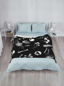 ROMWE Kawaii 1pc One Flannel Printed Throw Blanket In A Dark Style. It Is Soft And Comfortable, Featuring A Skull Print Pattern. It Can Be Used As A Bed Cover, Sofa Cover, Outdoor Throw Blanket, Bedroom Blanket, Office Blanket, Or Student Blanket. It Also Creates A Festive Atmosphere And Makes A Great Festival Gift. - Multicolor - View 2