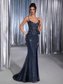 Glamrae Elegante y romántico Vestido de noche con tirantes de espagueti bordados en azul marino con abertura en la cintura y dobladillo fruncido