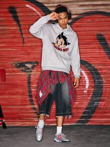 ROMWE MEN Astro Boy X ROMWE Cartoon Graphic Grey Hoodie Sweatshirt, Vintage Cartoon Pattern Versatile Top - Light Grey - View 2