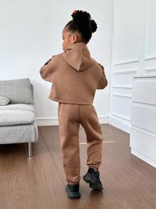 SHEIN Toddler Girls Slogan & Butterfly Print Drop Shoulder Hoodie & Joggers - Brown - View 8