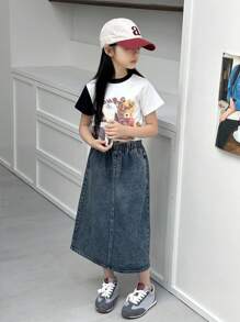 SHEIN 水洗藍牛仔裙，甜美休閒舒適學院風推薦！舒適牛仔布料製成，深水洗藍色，彈性腰頭設計，穿脫方便，後開衩下擺，A字版型設計，更休閒隨性。日常街頭穿搭、校園休閒、返校季、時尚百搭牛仔裙 - 深色水洗藍 - 查看 3