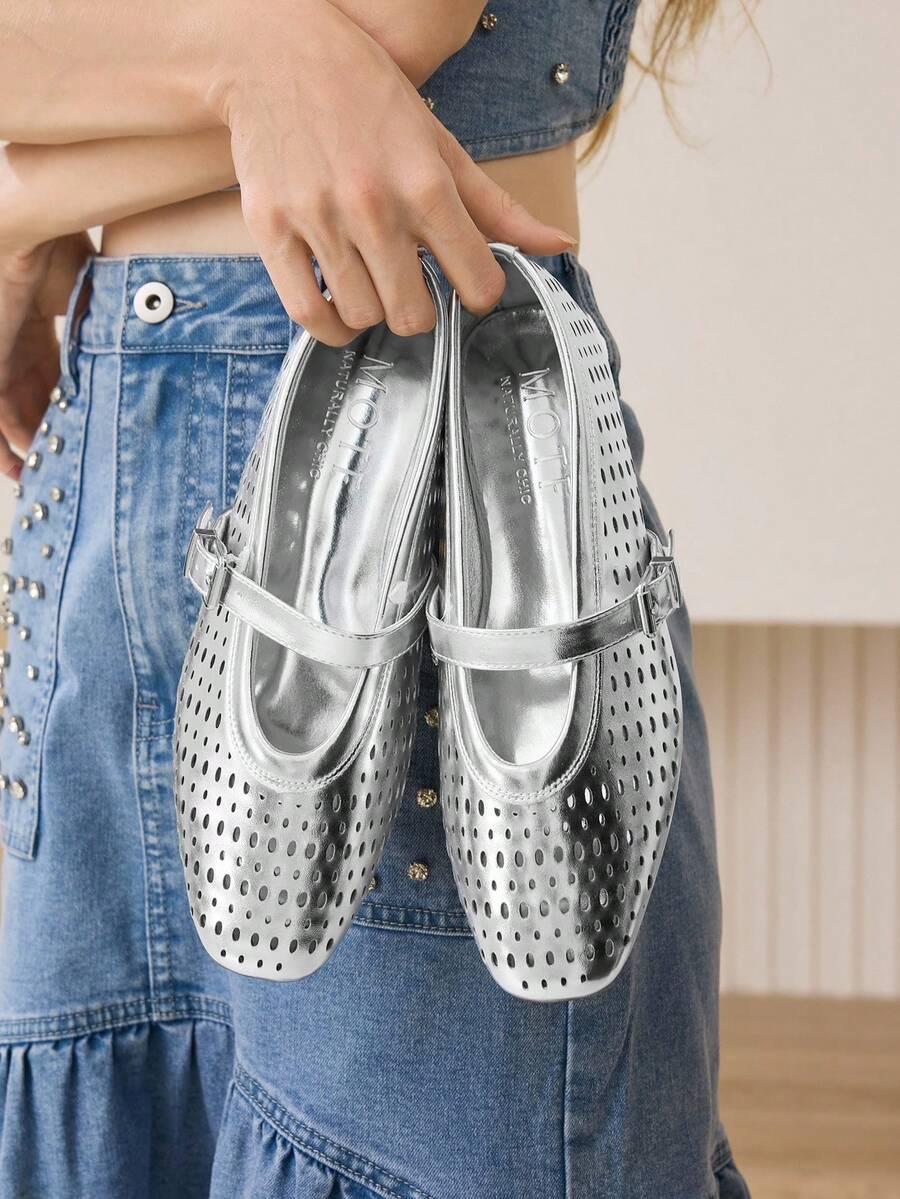 MOTF PREMIUM PU皮镂空平底鞋 - 銀色 - 查看 2