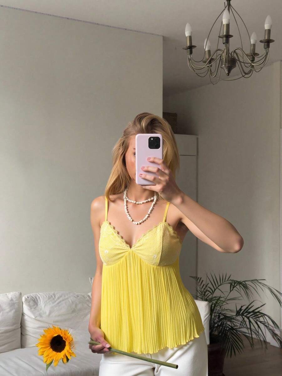 CovetEZ Women's Beach Seaside Sweet Clean Girl Cream Yellow Pure Sequins Sequins Splicing Lace Chiffon Pleated Cami Top, Fashionable And Comfortable Summer Babydoll Top, Going Out