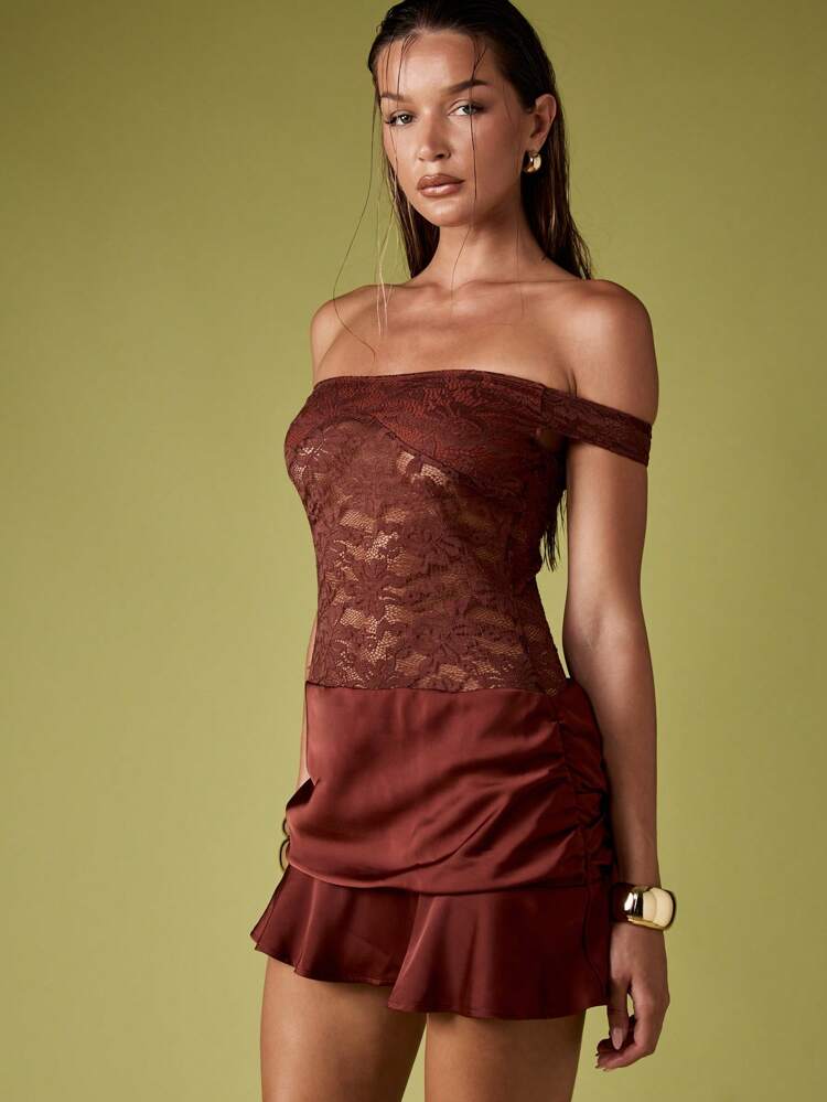 MISSGUIDED Off Shoulder Lace Bodice Mini Dress Evening Party Ruched Bodycon Form Fitting Satin Skirt Feminine A Line Night Out Holiday Special Occasion