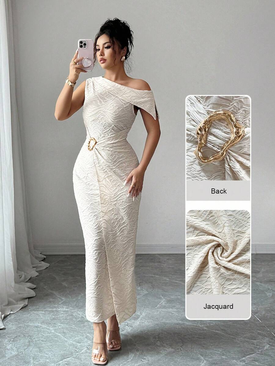 Modelyn Vestido sin mangas de unicolor con cuello asimétrico y decoración de metal texturizado