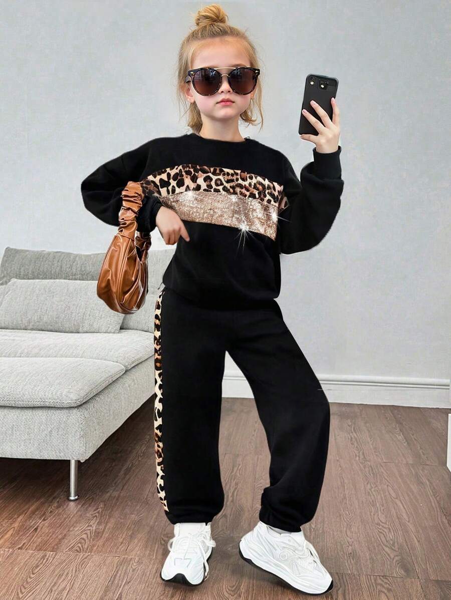 SHEIN 年轻女孩 2 件豹纹面板撞色亮片拼色宽松落肩运动衫和运动裤套装，适合圣诞节，非常适合秋冬季休闲和日常穿着以及日常上学。妈妈和女儿搭配。