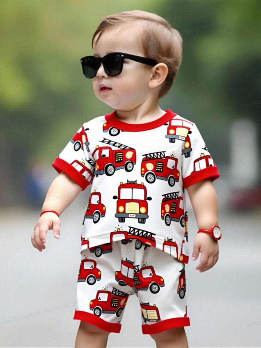 SHEIN Bomberos ROJO, Colección de elección para niños, Básico diario, Niños felices, Colores pastel para Niños, Bikercore, Viaje familiar, Días felices, Me encanta Papá, Encantador hogar, Chico genial, Minimalista Casual Shorts de cuello redondo Short de manga corta Set de 2 piezas, Adecuado para el verano - Multicolor - Ver 1