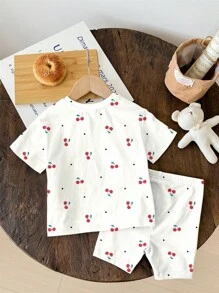 SHEIN 2 件套年轻女孩休闲樱桃印花奶油白色短袖上衣和短裤套装，适合夏季