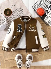 小男孩字母印花拼色棒球夹克，适合休闲穿着或户外活动
