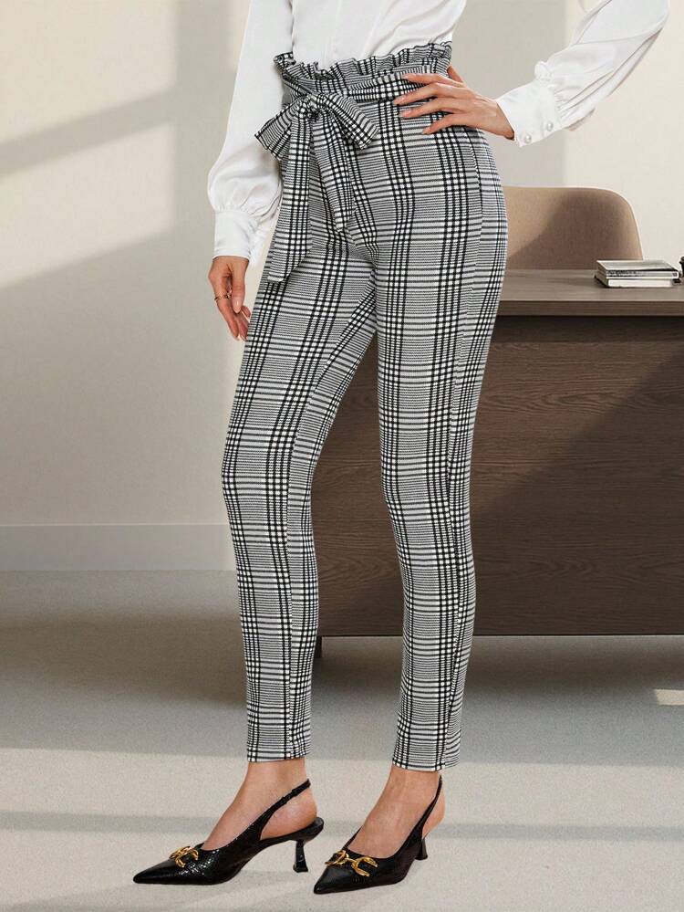 Calça Xadrez com Cintura Tipo Saco de Papel e Cinto de Moda Feminina