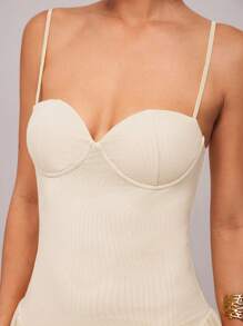 Silquee 红色纯色性感优雅细肩带多层荷叶边鱼尾露背金属纽扣 3D 花卉丝带连衣裙，适合鸡尾酒会、浪漫约会、针织网眼连衣裙、派对、正式聚会、伴娘迷你连衣裙、晚礼服、万圣节连衣裙、圣诞节连衣裙、超长连衣裙 - 杏色 - 查看 4