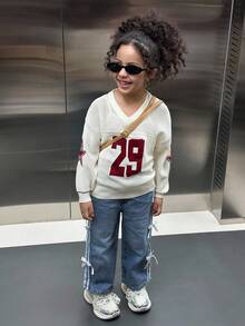 SHEIN 女童宽松V领镂空针织毛衣，饰有数字图案，适合母女、姐妹、女孩穿着，是返校季校服的理想之选，也是90年代复古风V领毛衣，适合秋冬季穿着。 - 白色 - 查看 3