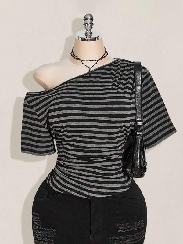 SHEIN ICON Top de punto de manga corta con los hombros descubiertos a rayas negras y grises en talla grande, camiseta corta casual a rayas, apta para el verano, la vuelta al cole, el estilo Y2K y el uso diario