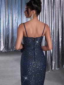 Glamrae Elegante y romántico Vestido de noche con tirantes de espagueti bordados en azul marino con abertura en la cintura y dobladillo fruncido