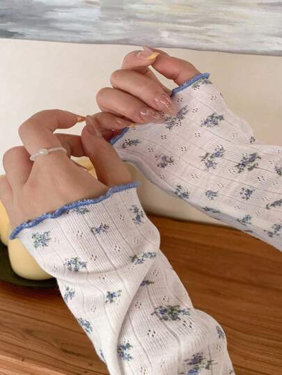 Dazy Plus 花卉拼色圆领修身长袖白色套头 T 恤，秋季女装