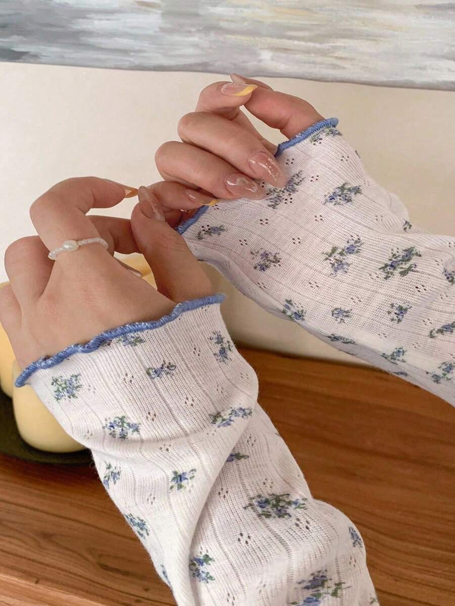 Dazy Plus Áo thun chui đầu cổ tròn tay dài màu trắng họa tiết hoa Colorblock, quần áo nữ mùa thu - trắng - Xem 1