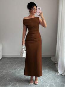 Elenzga 女士优雅浪漫不对称肩部纯色腰部修身连衣裙