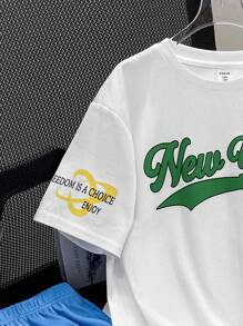 SHEIN 2件組青少年男孩運動休閒套裝，白色夏季圖案街頭風開學T恤搭配鬆緊腰短褲，柔軟舒適穿著 - 墨綠色 - 查看 5