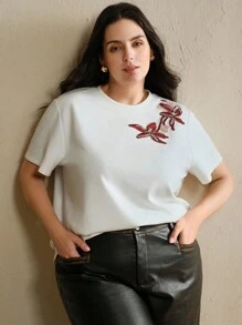 Anewsta Camiseta Casual e Elegante com Pesado Bordado e Contraste de Cor Decote Redondo de Manga Curta Solta para Mulheres Plus Size
