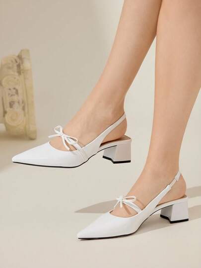 CUCCOO CHICEST Décolleté da donna con punta affusolata e tacco quadrato largo, decorazione a farfalla traforata, eleganti e minimali, in comodo vernice bianca, tacco alto, scarpe da sera slip-on, versatili, adatte anche per Ognissanti