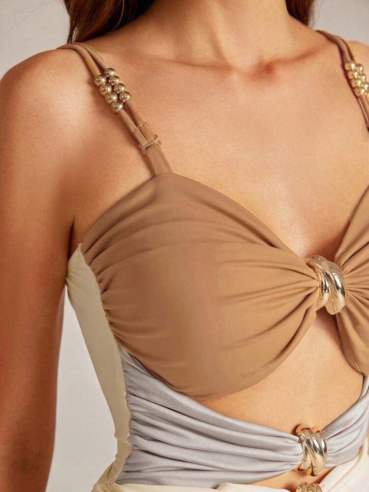 Bodysuit Sensual para Mulheres com Tiras Cruzadas e Vazadas na Cor Laranja