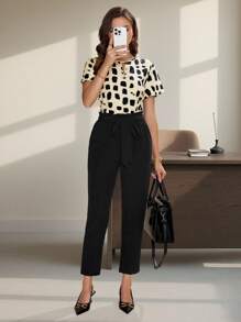 SHEIN Clasi Graficzny nadruk Powrót do szkoły Ubrania jesienne dla kobiet Ubrania w stylu starych pieniędzy Ubrania dla nauczycieli Top z rękawami w kształcie skrzydeł nietoperza i solidne spodnie z paskiem - Czarne i Białe - Zobacz 1