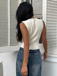 Siren Gaze 女士金属单排扣圆领休闲针织背心 - 杏色 - 查看 2