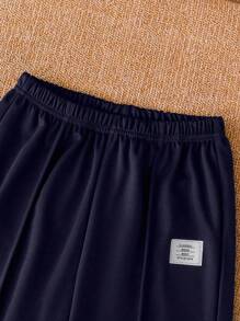 2 件套男童休闲日常运动宽松圆领短袖纯色 T 恤，带英文字母图案和松紧腰宽松裤，返校装