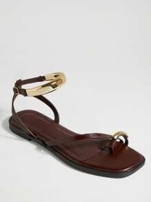 SHUZIA 女士方形镀金踝带环趾亮面巧克力色PU人字拖凉鞋|圣诞节沙滩夜店百搭单品 - 巧克力棕 - 查看 4