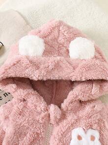 SHEIN 1. 新生女宝宝可爱毛绒耳朵连帽菱形印花拉链长袖连体衣，带3D刺绣兔子贴片，秋冬粉色纯色蓬松连帽长袖连体衣