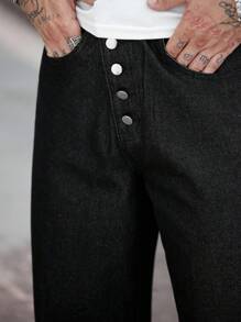 Manfinity Homme جينز أسود بنمط زر بسيط ومتناقض، جلد طبيعي - الأسود - مشاهدة 4