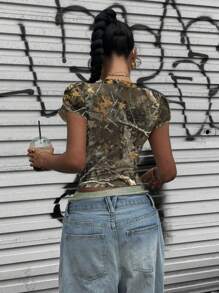 SHEIN EZwear Vintage Retro Street Withered Branch Camouflage Full-Print Fitted Cropped T-Shirt, Summer Back To School