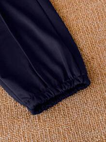 2 件套男童休闲日常运动宽松圆领短袖纯色 T 恤，带英文字母图案和松紧腰宽松裤，返校装