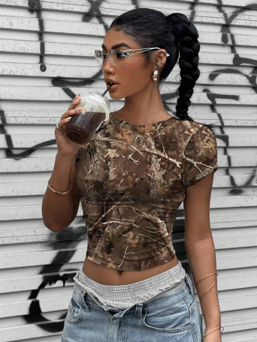 Muchica 复古枯枝迷彩印花短款紧身T恤，夏季 - 彩色 - 查看 1