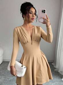 SHEIN LUNE 女士优雅性感纯色褶皱深 V 领收腰迷你连衣裙，适合女性约会、度假和日常生活，秋冬季 - 咖啡 - 查看 3