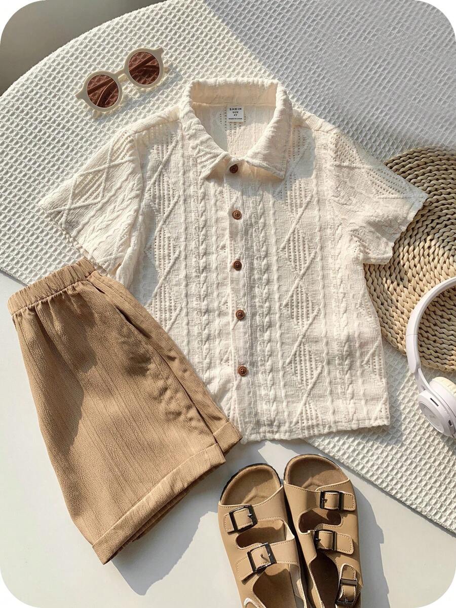 SHEIN Set informal de 2 piezas para niños pequeños, estilo universitario - Suéter de punto suave de cuello redondo de color blanco sólido con diseño calado y pantalones cortos cómodos con dobladillo en contraste color caqui, adecuado para primavera y verano, uso diario, escuela, viajes, vacaciones y fiestas