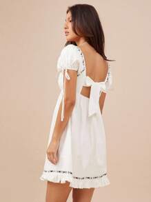 WESTFADE Vestido curto 100% algodão bordado floral gola quadrada manga bufante curta amarração nas costas ajuste evasê babados camadas - Branco - Ver 1