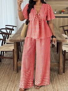 EMERY ROSE 大码女式夏季休闲度假格纹印花深 V 领系带前飘袖娃娃装上衣和宽松阔腿裤 2 件套 - 紅色 - 查看 1