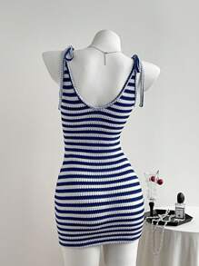 Elamini 蓝白条纹提花纹理 V 领露背交叉肩带紧身迷你连衣裙，复古别致优雅性感休闲度假海滩夏季女装 - 藍白色 - 查看 2