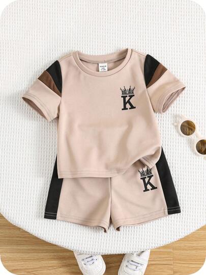 SHEIN 2 件套可爱拼色字母图案 T 恤和短裤套装，适合男婴，夏季休闲街头服饰儿童两件套婴儿服装套装儿童婴儿服装