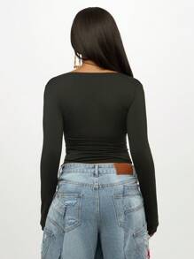 SUMWON WOMEN Áo crop top tay dài phong cách đường phố, áo thun dệt kim họa tiết thời trang câu lạc bộ tiệc tùng cổ chữ V sâu, quà tặng lễ hội ngày lễ - màu đen - Xem 2