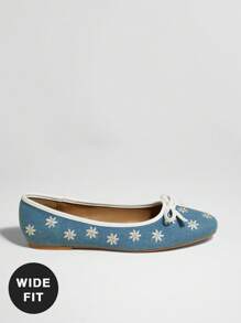 SHUZIA Women's Wide-Fit Floral Print Bow Decor Round Toe Cute Vacation Beach Casual Raffia Flats - Navy Blue - View 6