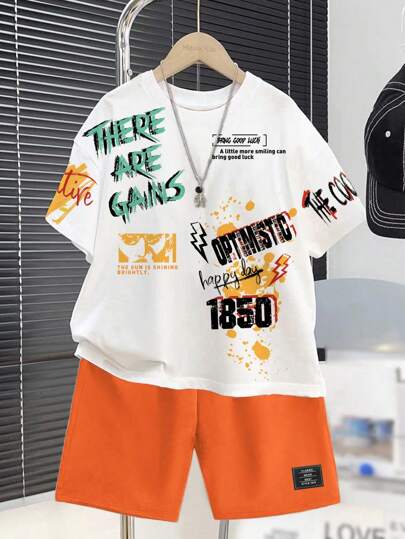 SHEIN Tonårspojkar, klassiskt mode, cool attityd, gatugraffiti, text, grafiskt tryck, nedsänkt axel, kortärmad t-shirt och tryckta shorts, lämplig för sommar, gatustil, sociala tillfällen