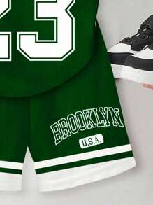 SHEIN Playful Pals 2 Stücke Set für Kleinkind Jungen bestehend aus Kurzarm T-Shirt mit Zahlen Patchwork und Rundhalsausschnitt sowie Shorts, sportlich und lässig in Grün